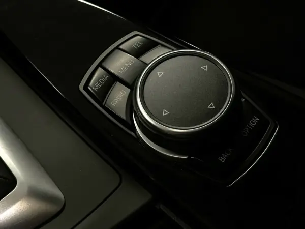 BMW 320 d Touring Pack M Auto 10