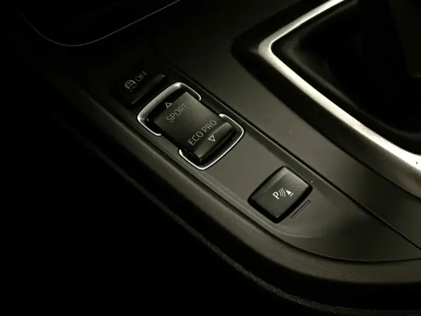 BMW 320 d Touring Pack M Auto 11