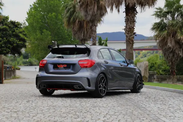 Mercedes-Benz A 180 d AMG Line 16