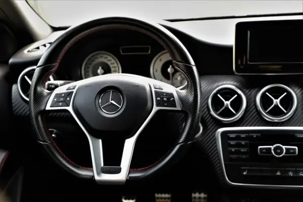 Mercedes-Benz A 180 d AMG Line 19