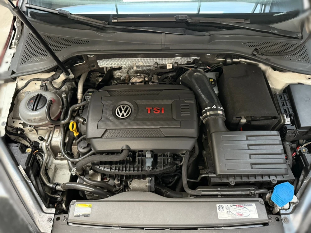 Volkswagen Golf GTI 8