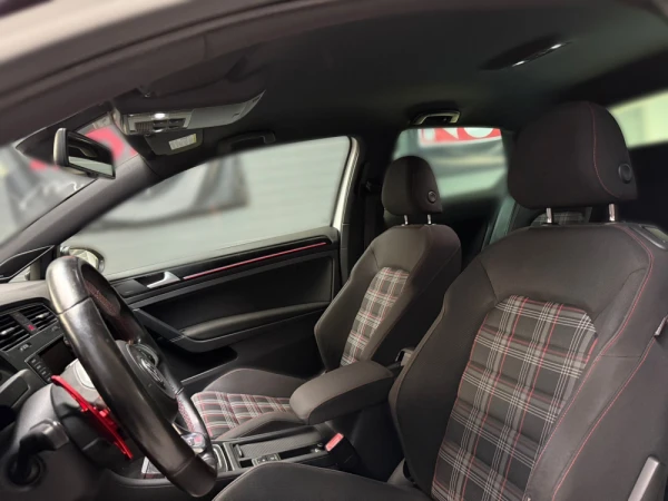 Volkswagen Golf GTI 7