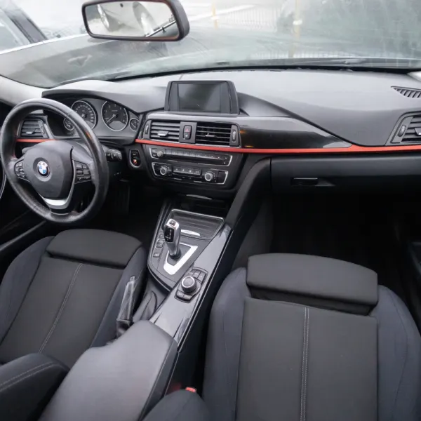 BMW 320 d Touring Auto Line Sport 10