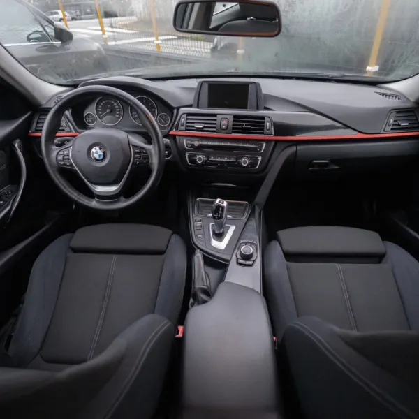 BMW 320 d Touring Auto Line Sport 11