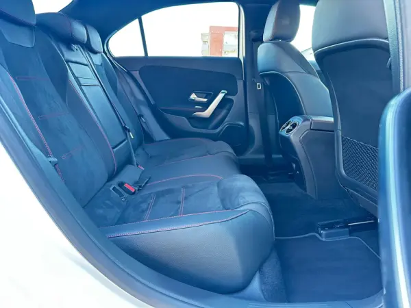 Mercedes-Benz A 180 Limousine d AMG Line Aut. 9