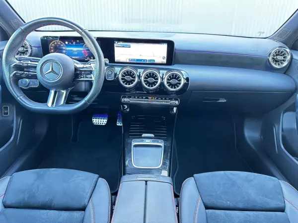 Mercedes-Benz A 180 Limousine d AMG Line Aut. 10