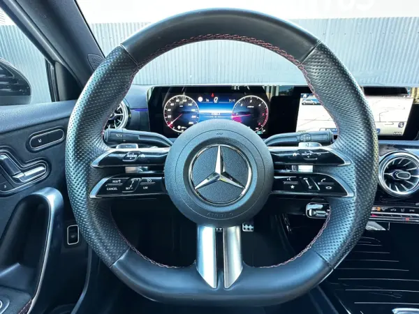 Mercedes-Benz A 180 Limousine d AMG Line Aut. 16