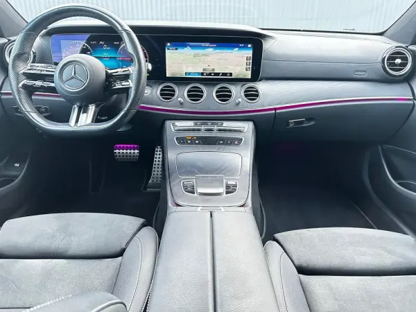 Mercedes-Benz E 300 de AMG Line 8