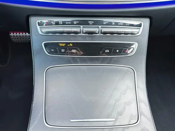 Mercedes-Benz E 300 de AMG Line 12