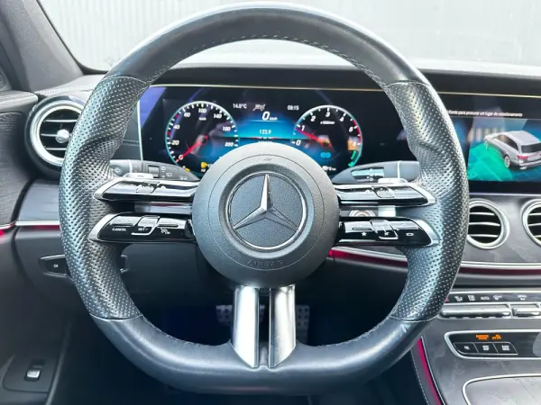 Mercedes-Benz E 300 de AMG Line 15