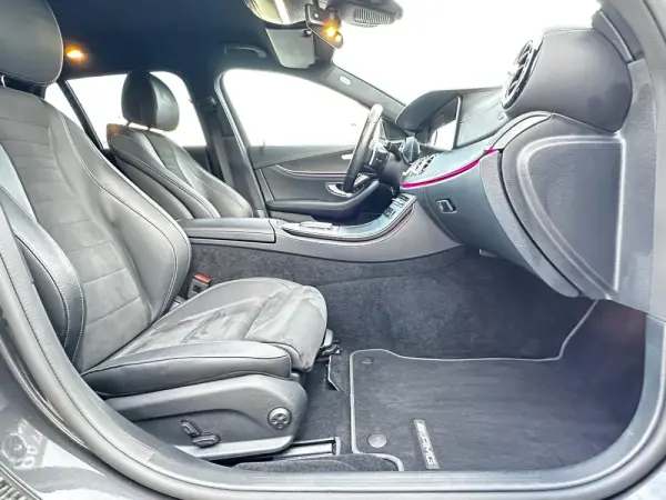 Mercedes-Benz E 300 de AMG Line 23