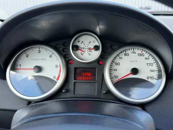 Peugeot 207 1.6 HDi Sport 13