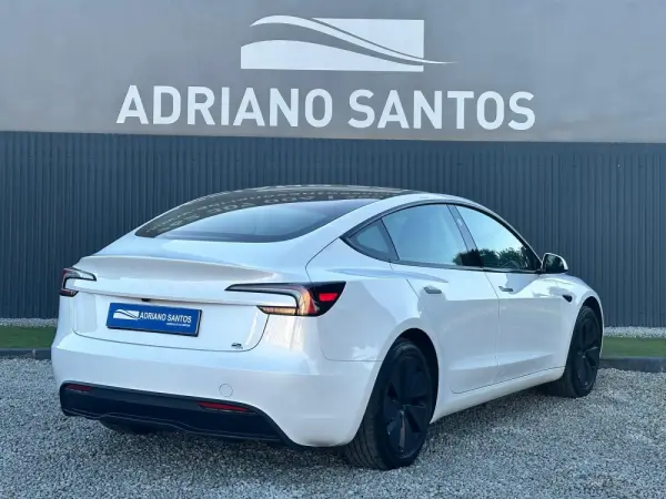 Tesla Model 3 Standard Range RWD Business 6