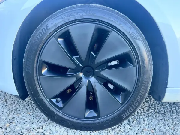 Tesla Model 3 Standard Range RWD Business 7