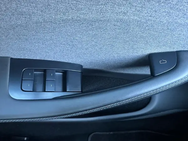 Tesla Model 3 Standard Range RWD Business 20