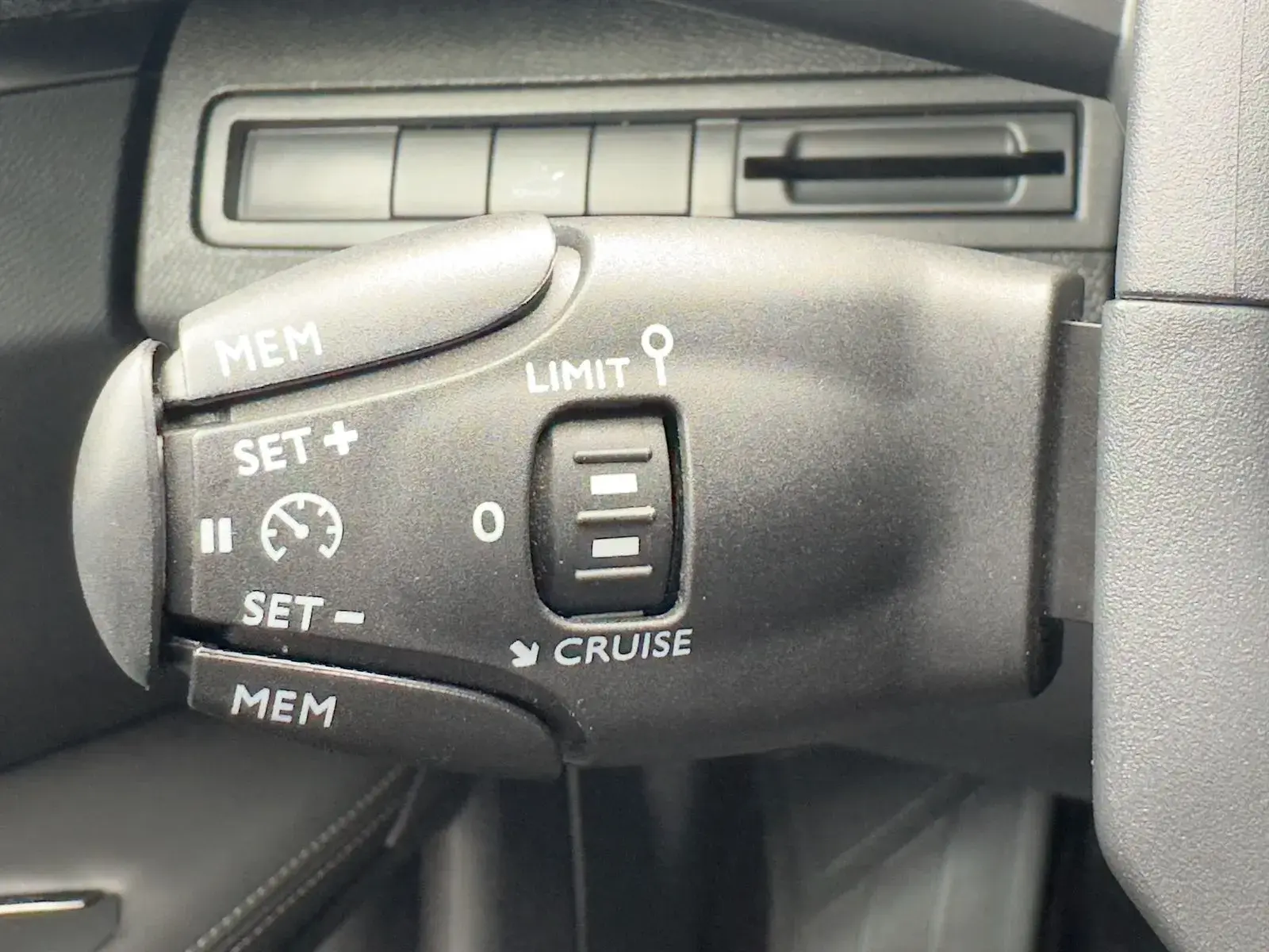 Peugeot 3008 1.6 BlueHDi Allure 17