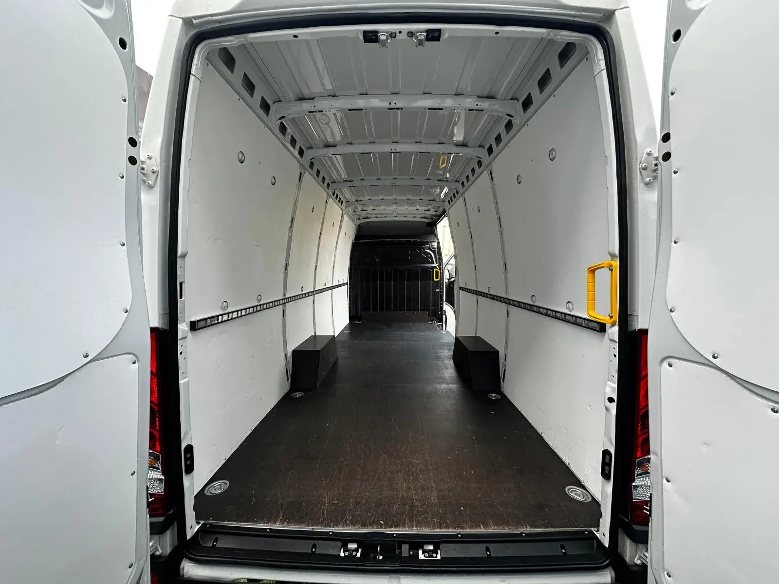 Iveco Daily Outro 22