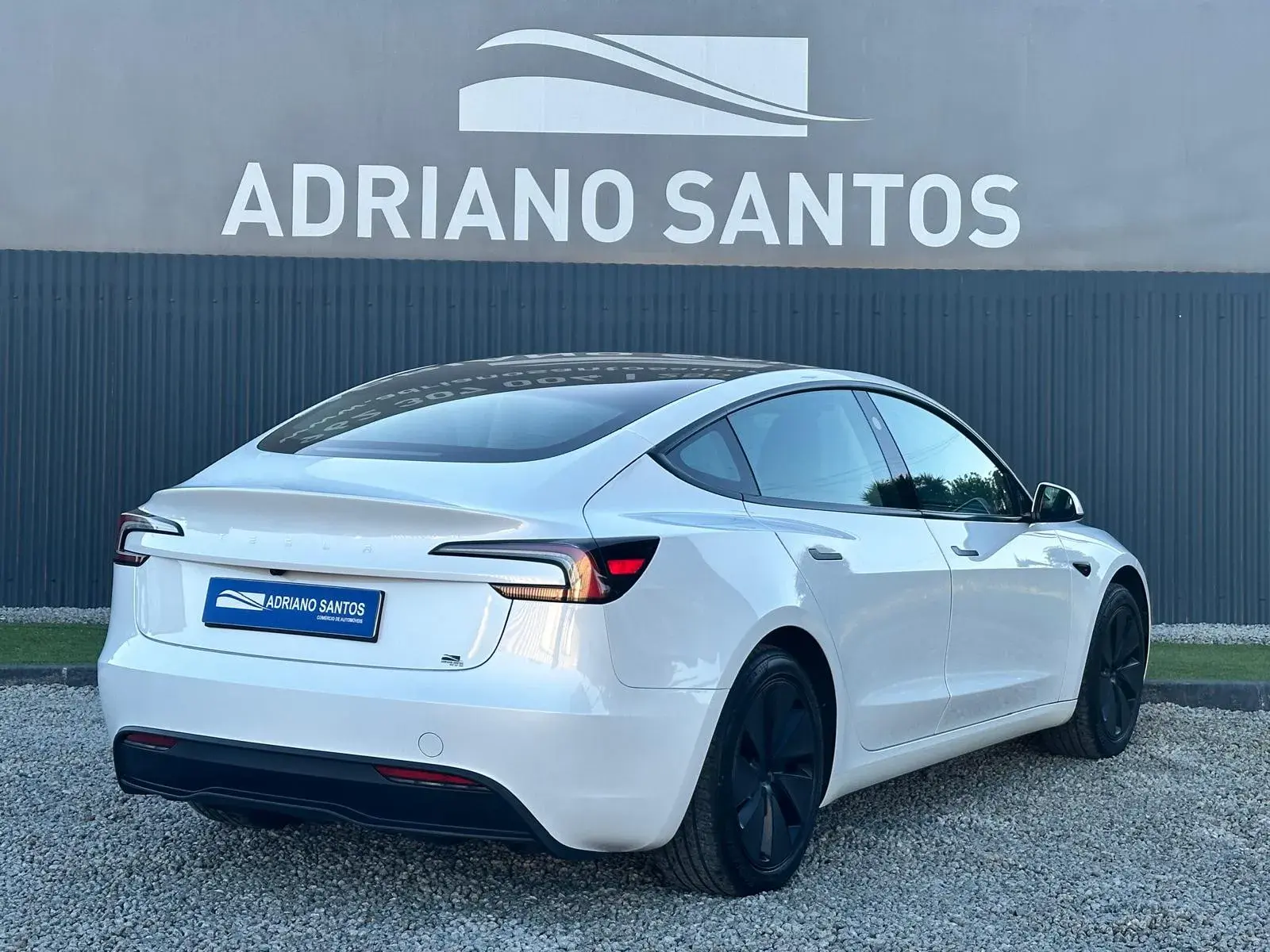 Tesla Model 3 Standard Range RWD Business 6