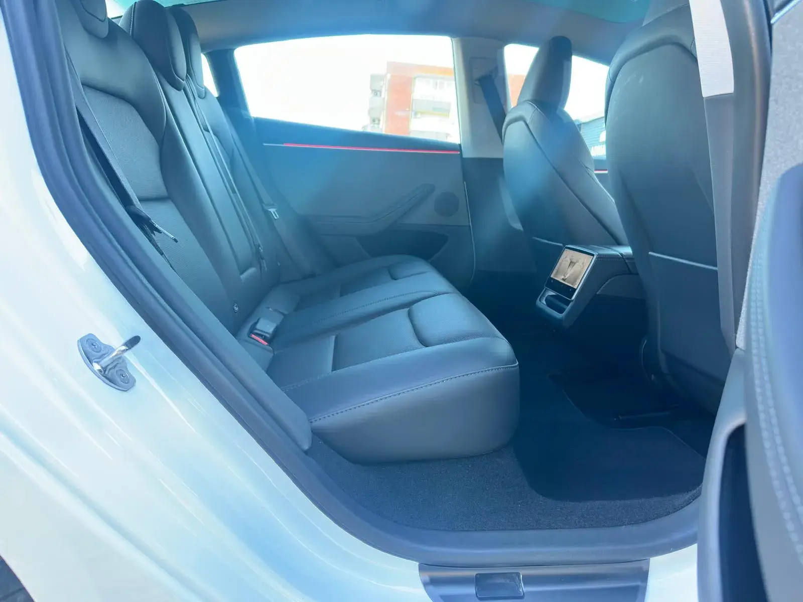 Tesla Model 3 Standard Range RWD Business 9