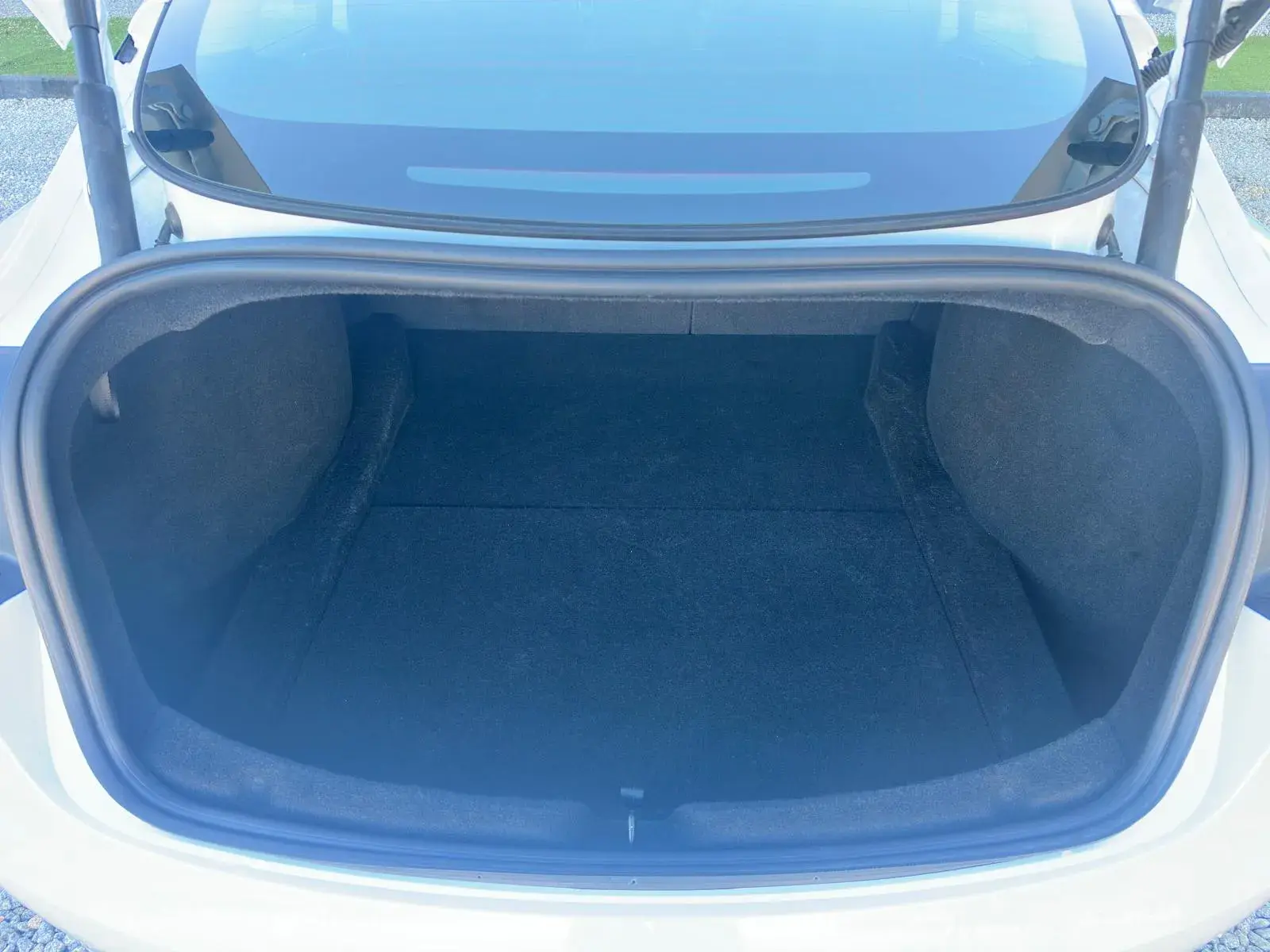Tesla Model 3 Standard Range RWD Business 21