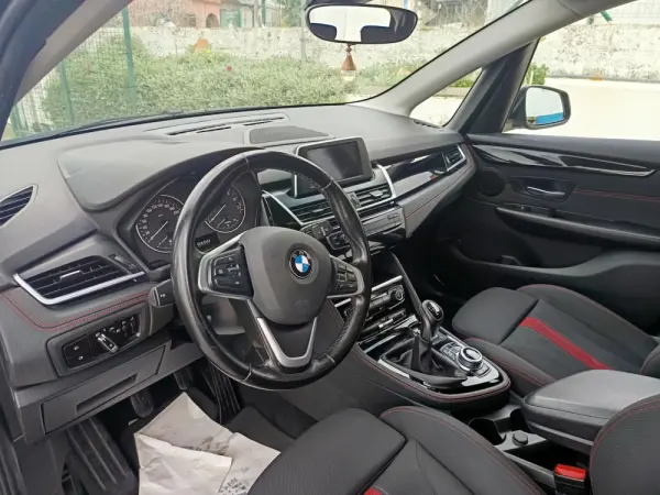BMW 218 Active Tourer i Sport Line 9