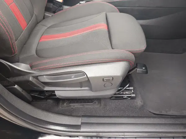 BMW 218 Active Tourer i Sport Line 16