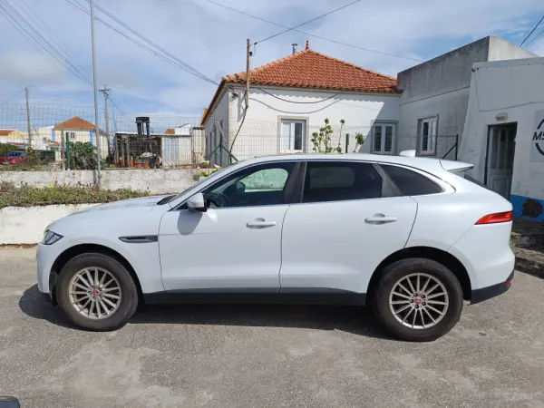 Jaguar F-Pace 2.0 i4D Prestige AWD 2