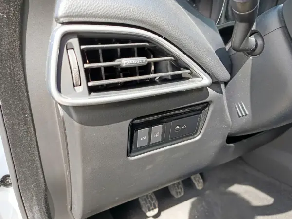 Jaguar F-Pace 2.0 i4D Prestige AWD 21