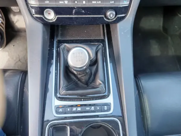 Jaguar F-Pace 2.0 i4D Prestige AWD 32