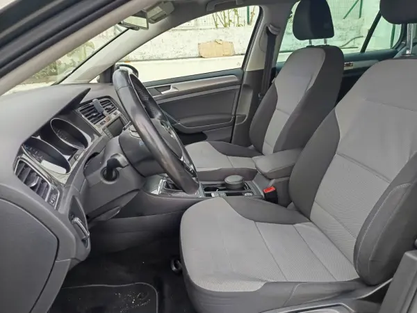 Volkswagen e-Golf AC/DC 9