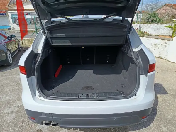 Jaguar F-Pace 2.0 i4D Prestige AWD 13