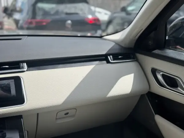 Land Rover Range Rover Velar 2.0 D200 AWD Dynamic SE 34