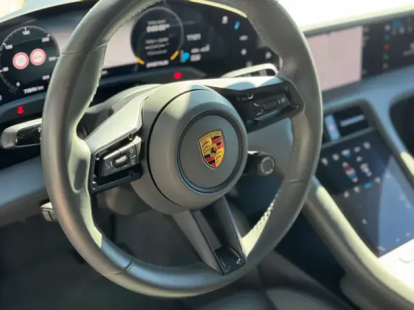 Porsche Taycan Turbo 9