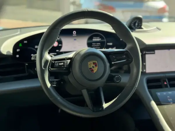 Porsche Taycan Turbo 10