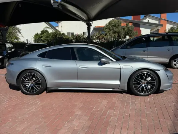 Porsche Taycan Turbo 4