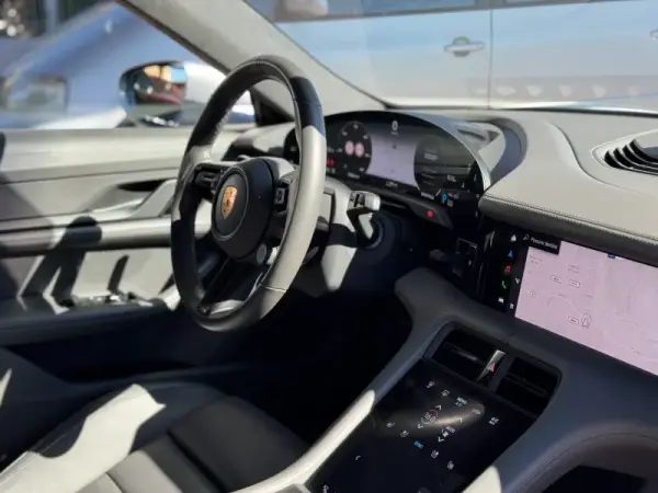 Porsche Taycan Turbo 12