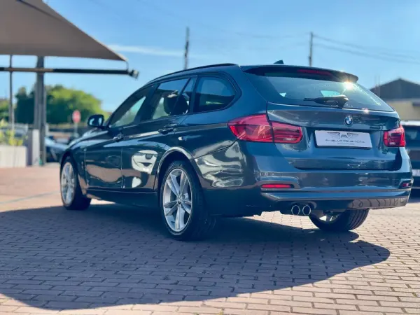 BMW 320 xDrive Auto 12