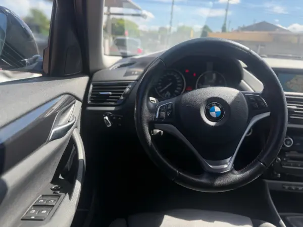 BMW X1 18 d sDrive 11
