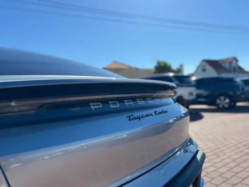 Porsche Taycan Turbo 6