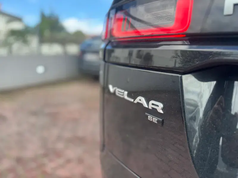 Land Rover Range Rover Velar 2.0 D200 AWD Dynamic SE 14