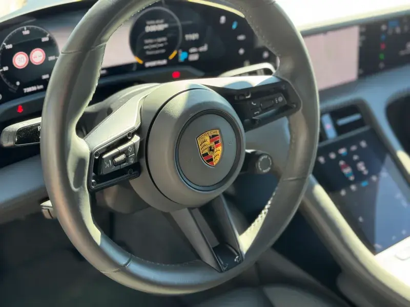 Porsche Taycan Turbo 9