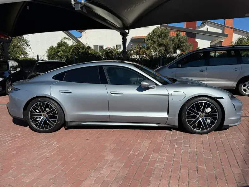Porsche Taycan Turbo 4