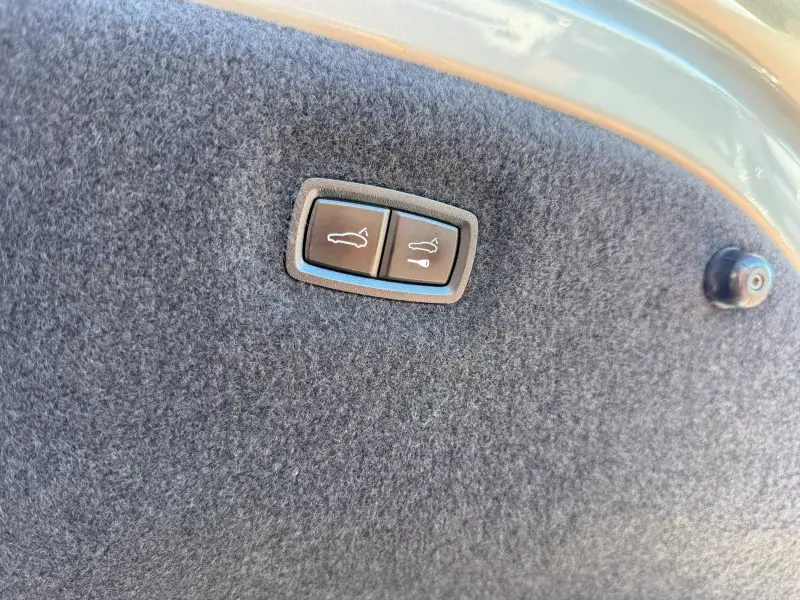 Porsche Taycan Turbo 28