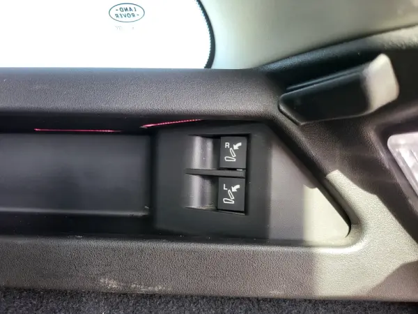 Land Rover Discovery Sport 2.0 TD4 HSE Luxury 7L Auto 26