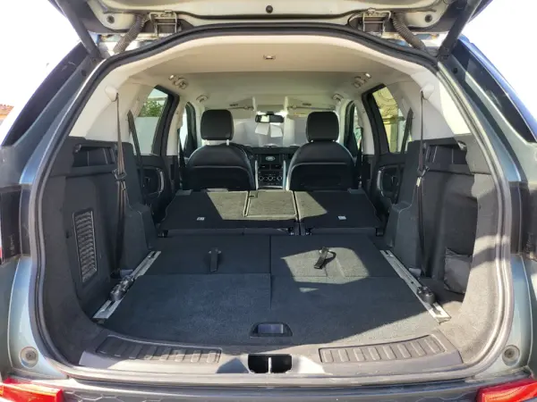 Land Rover Discovery Sport 2.0 TD4 HSE Luxury 7L Auto 27