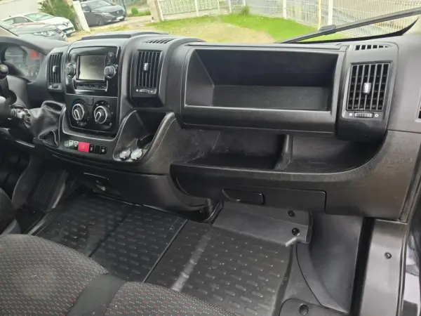 Citroën Jumpy 2.0 BlueHDi M Confort Semi-Vidrado 24