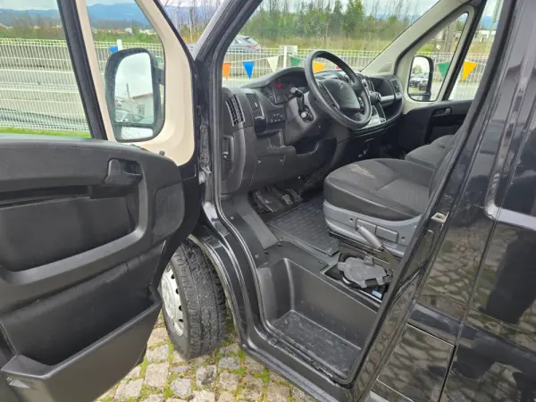 Citroën Jumpy 2.0 BlueHDi M Confort Semi-Vidrado 10