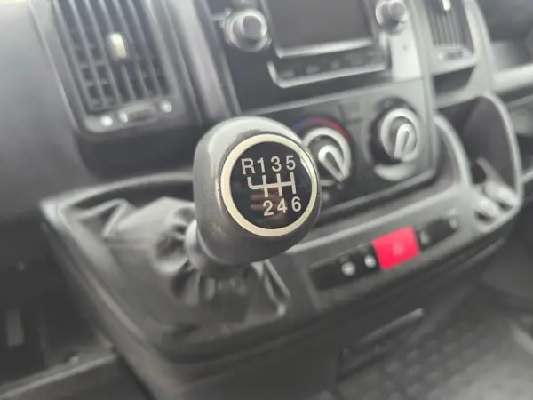 Citroën Jumpy 2.0 BlueHDi M Confort Semi-Vidrado 14