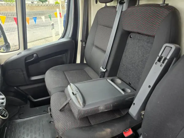 Citroën Jumpy 2.0 BlueHDi M Confort Semi-Vidrado 21