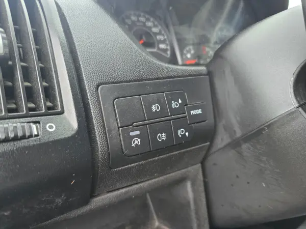 Citroën Jumpy 2.0 BlueHDi M Confort Semi-Vidrado 12